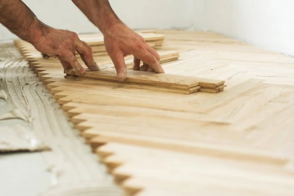 Pose-de-parquet à Agde